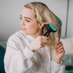 FHI Heat UNbrush used on wet hair shows versatile wet-dry detangling.