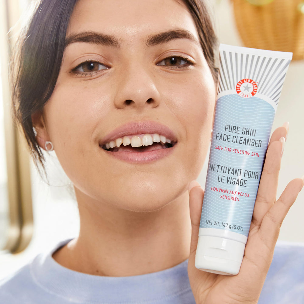 First Aid Beauty Pure Skin Face Cleanser fragrance-free formula ideal for sensitive skin