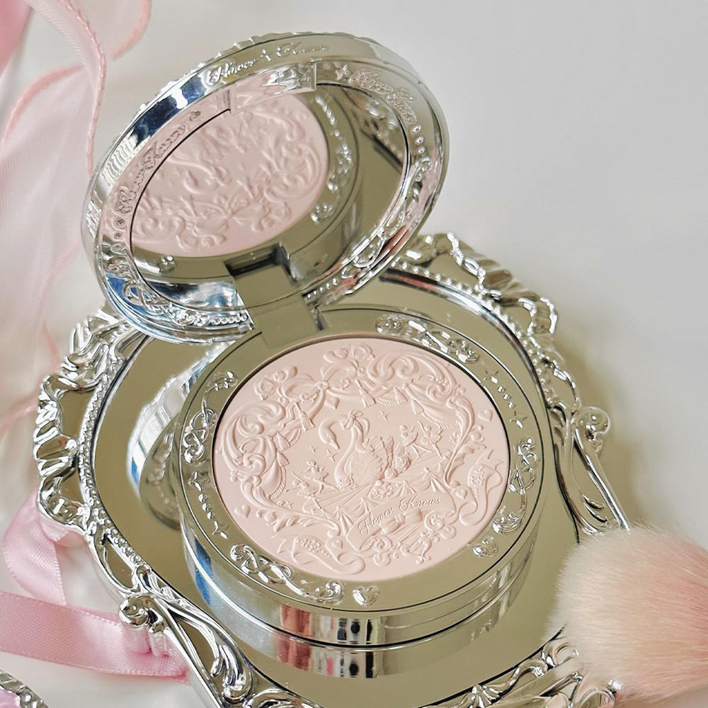Flower Knows beginner-friendly blush application with smooth layering.