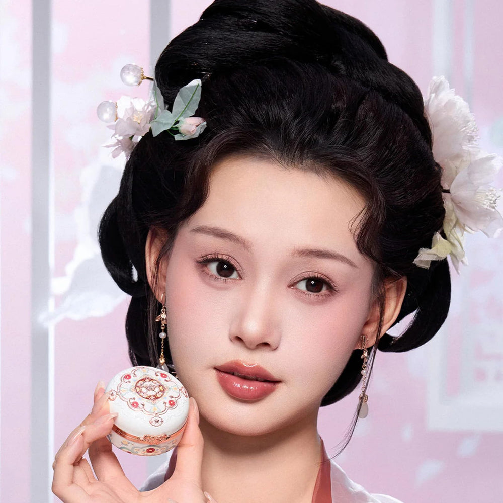 Flower Knows buildable formula lets you layer color for a natural flush.