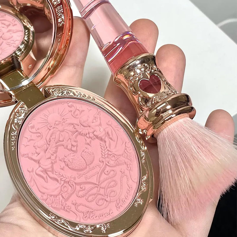 Flower Knows blush brush enables smooth, precise color application.