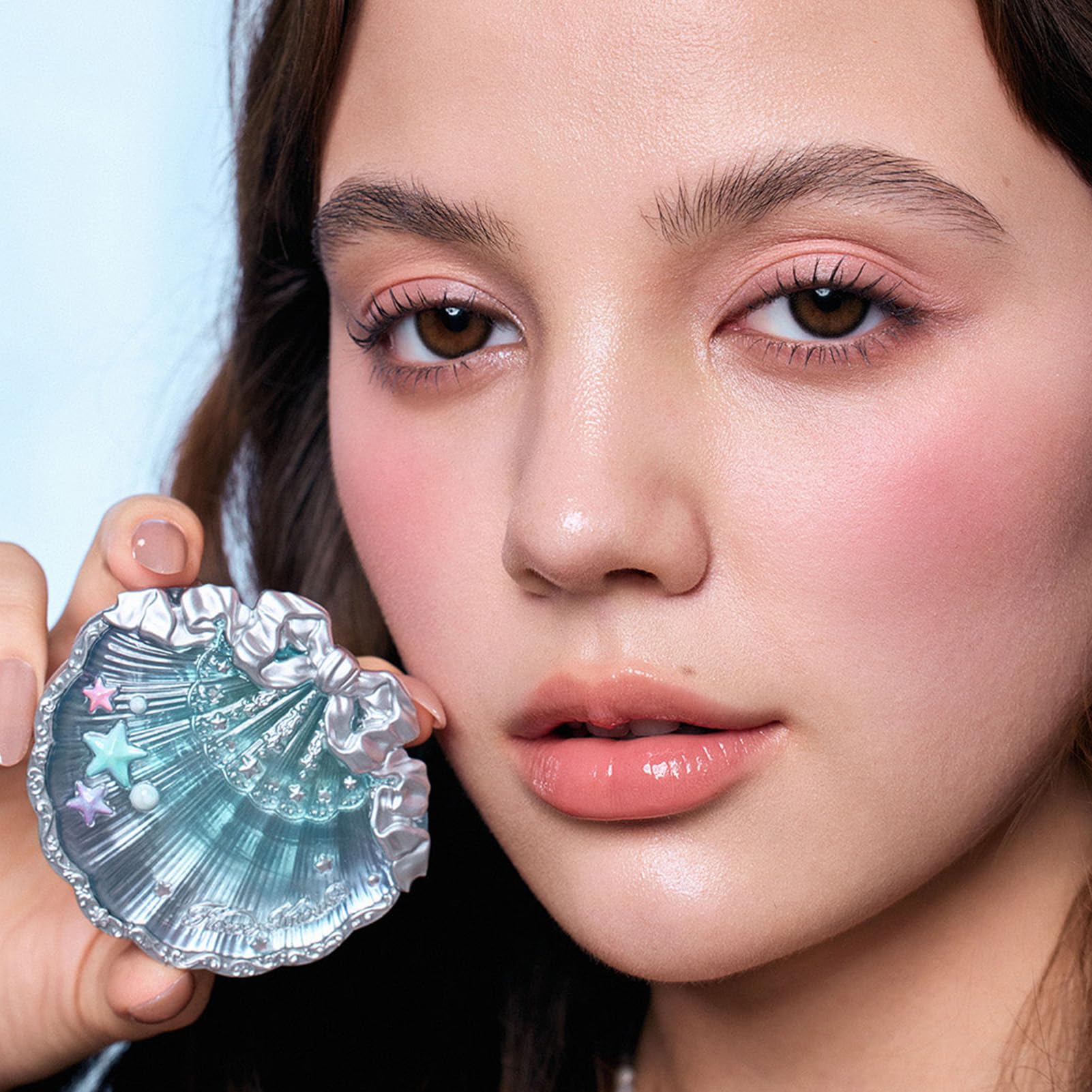 Flower Knows Shell's Jewel vitamin-e-infused formula supports comfortable wear.
