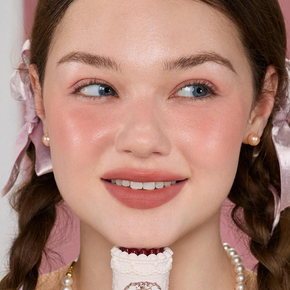 Flower Knows Strawberry Cupid Cake Lip Cream nude-trio display conveys everyday elegance.