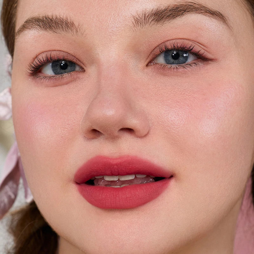 Flower Knows Transfer-proof formula swatch indicates all-day color resistance