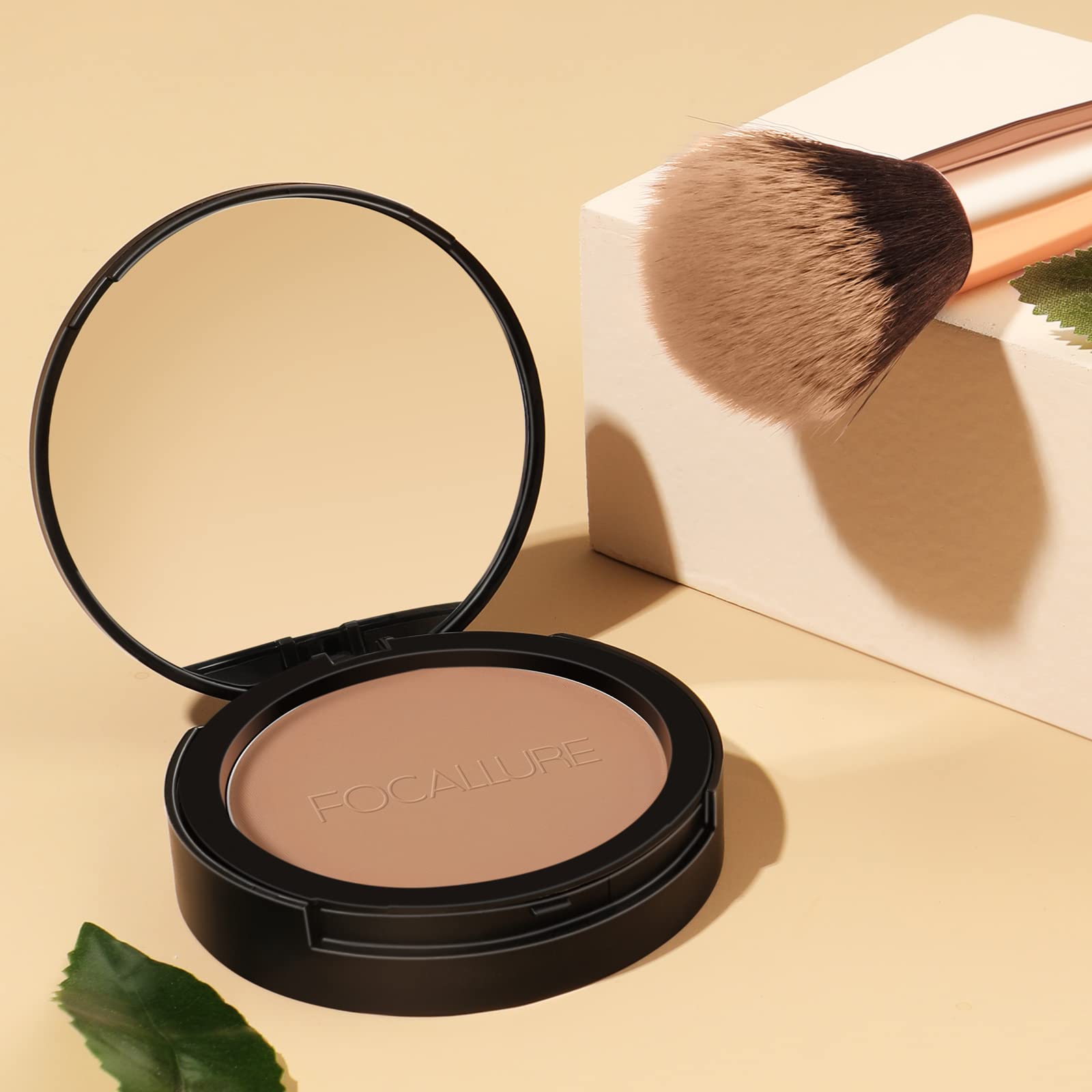 FOCALLURE travel-friendly compact is ideal for on-the-go touch-ups.