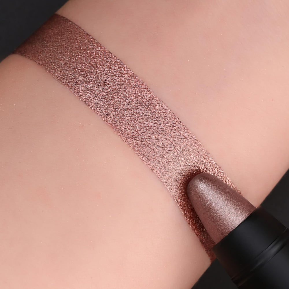 FOCALLURE Ultra Chic Lipstick lasting finish delivers durable color wear.