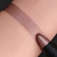 FOCALLURE Ultra Chic Lipstick lasting finish delivers durable color wear.