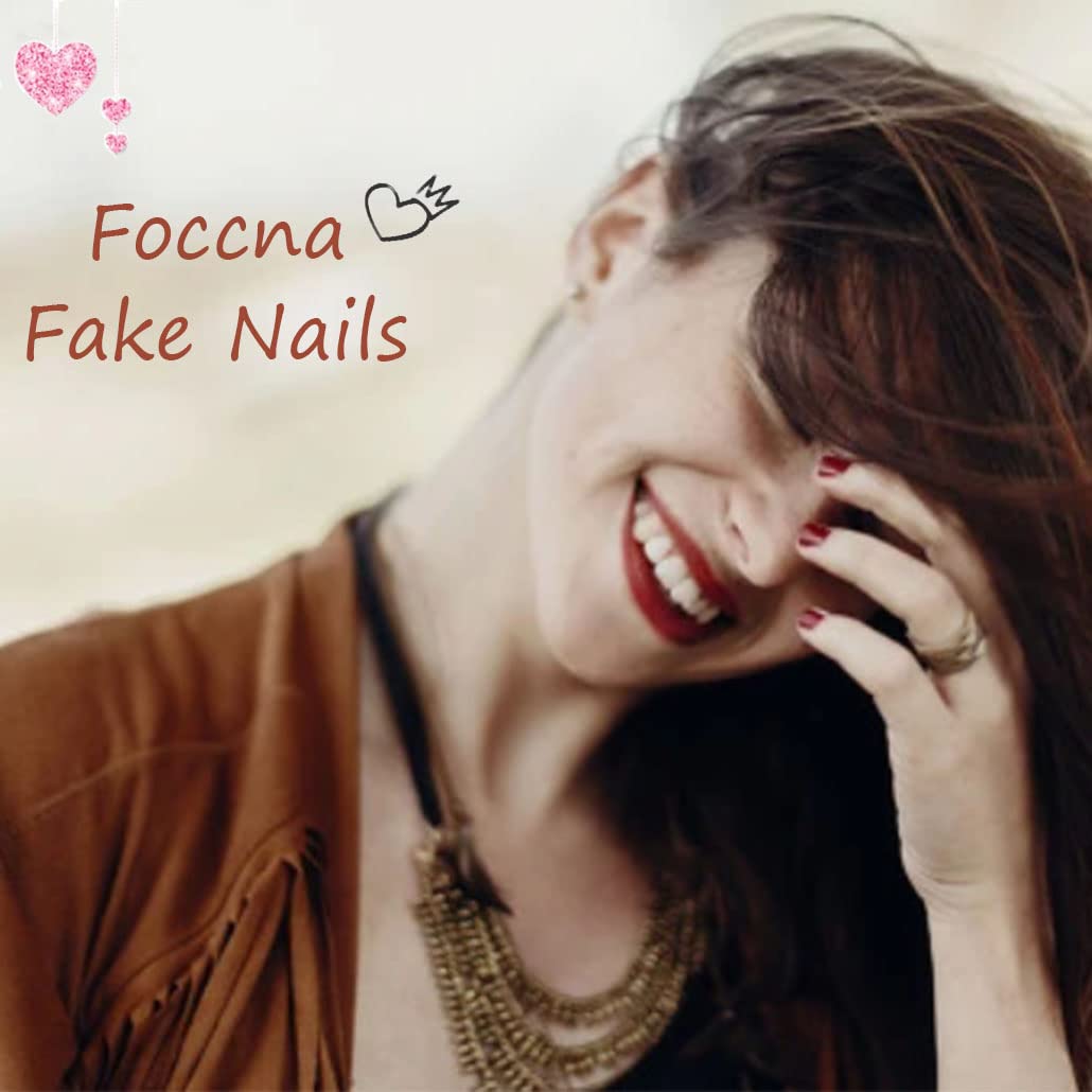 Foccna set uñas falsas cortas para retoque rápido en eventos.