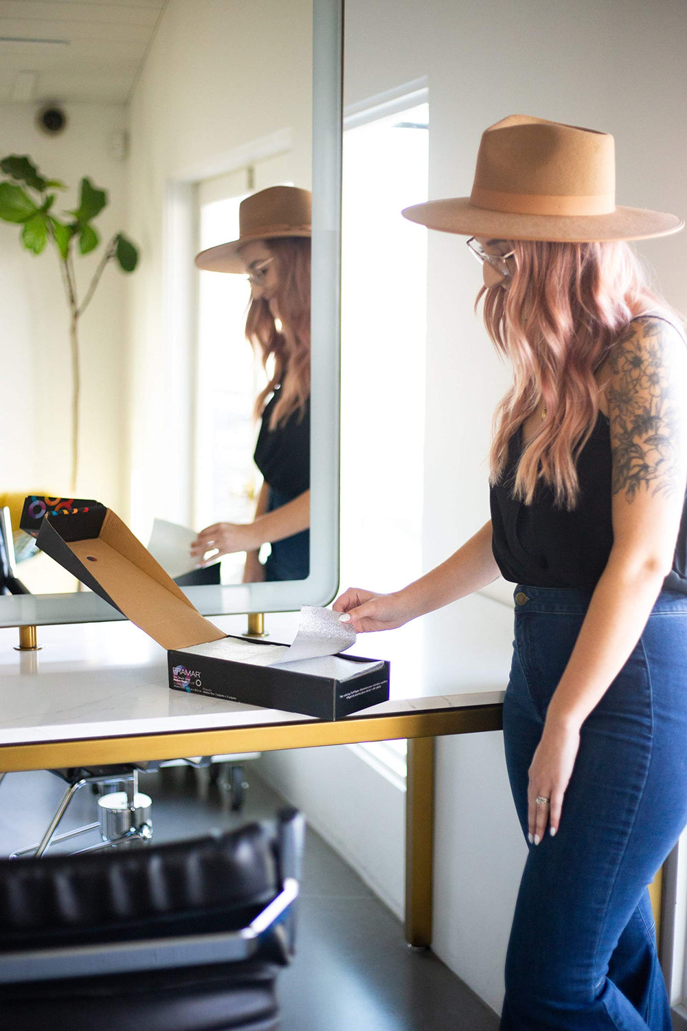 FRAMAR box flip lid self-dispenses for quick grab-and-go use.