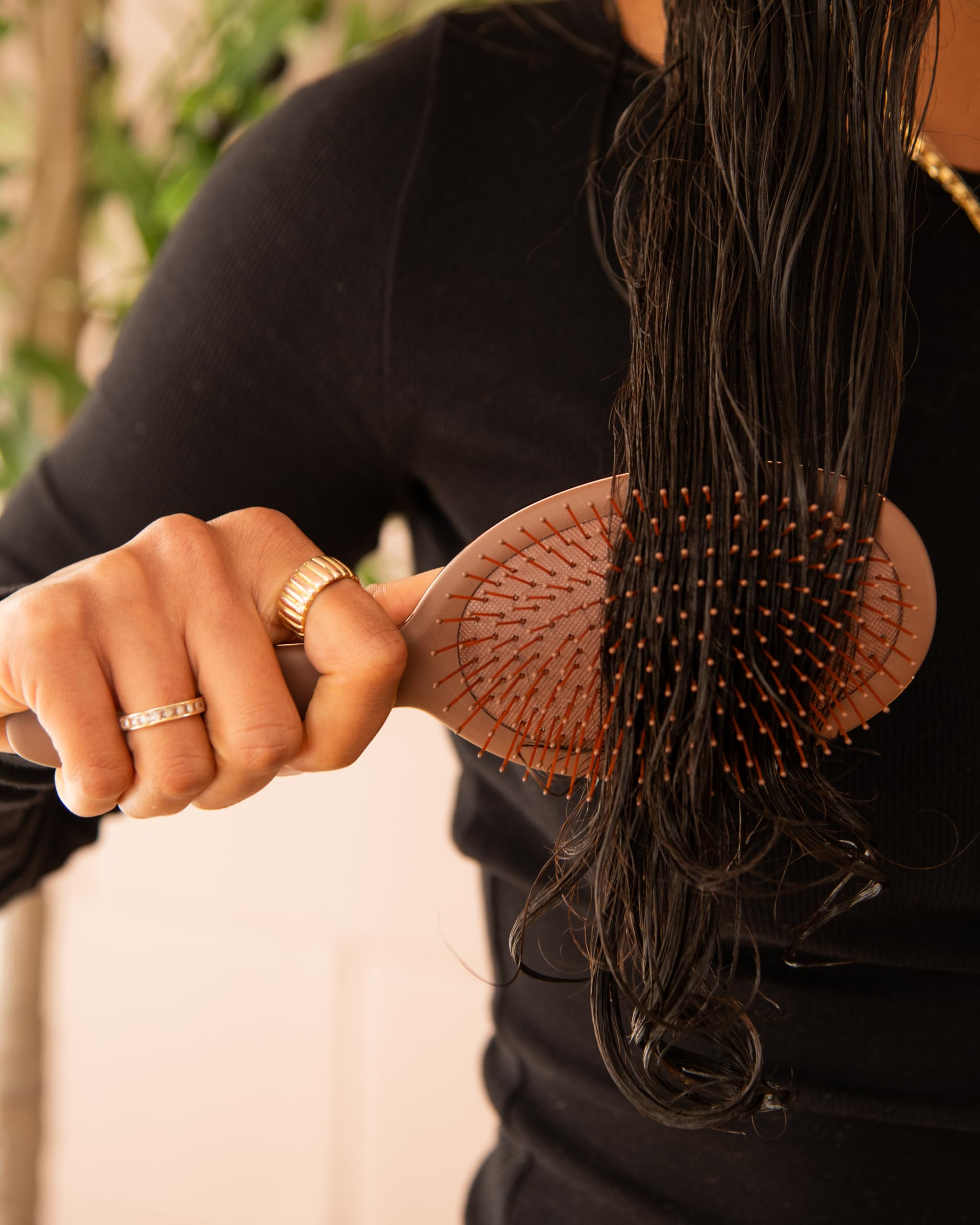 FRAMAR durable handle offers secure grip during styling