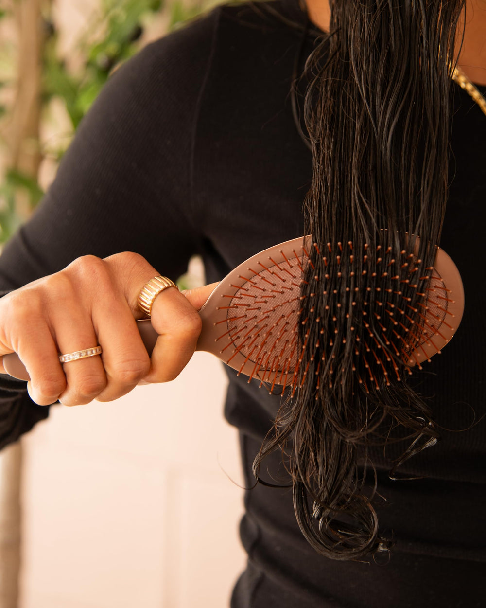 FRAMAR durable handle offers secure grip during styling