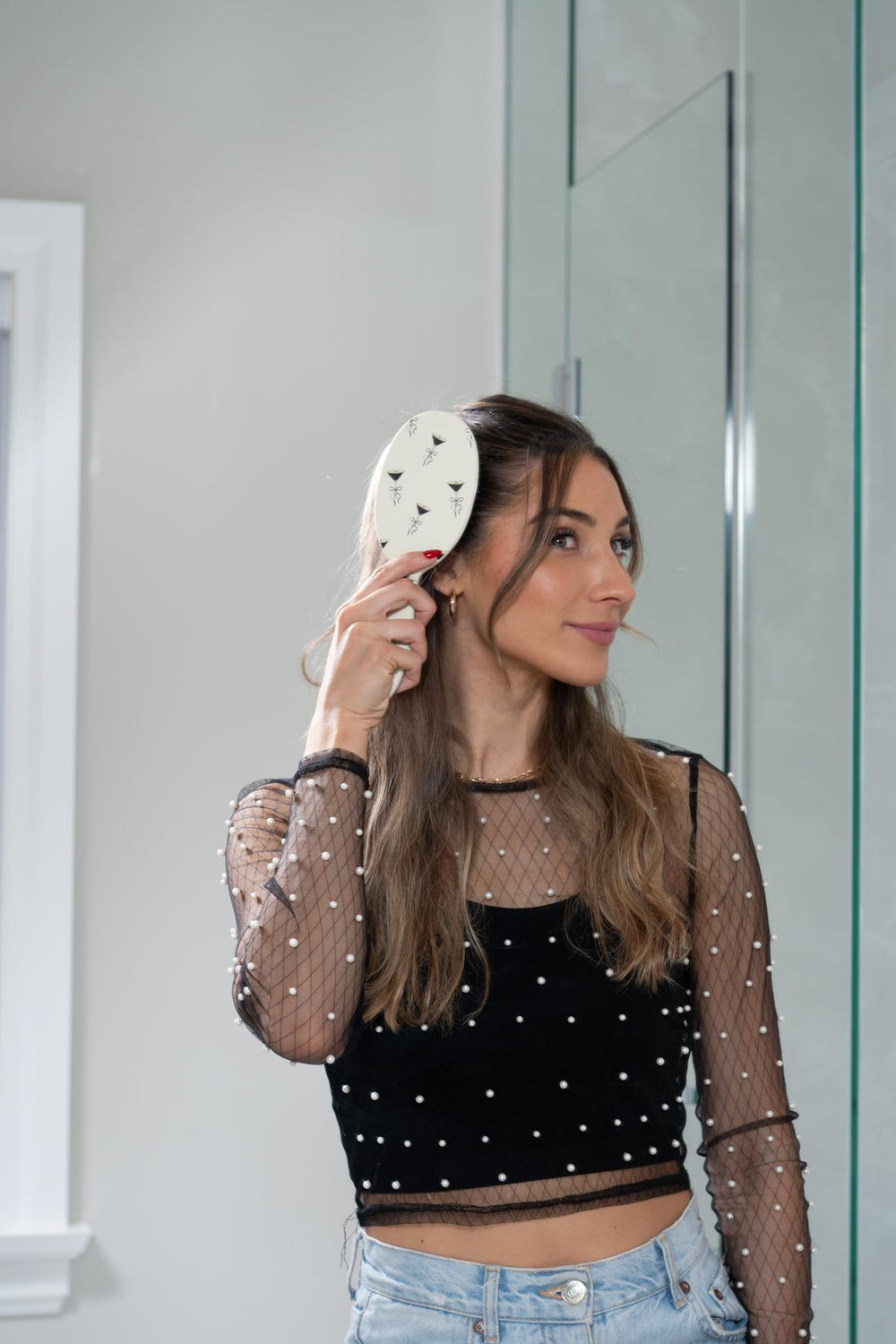 FRAMAR damp-hair styling with brush showing detangling readiness