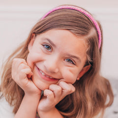 FROG SAC velvet-non-slip lining keeps hair in place during active days.