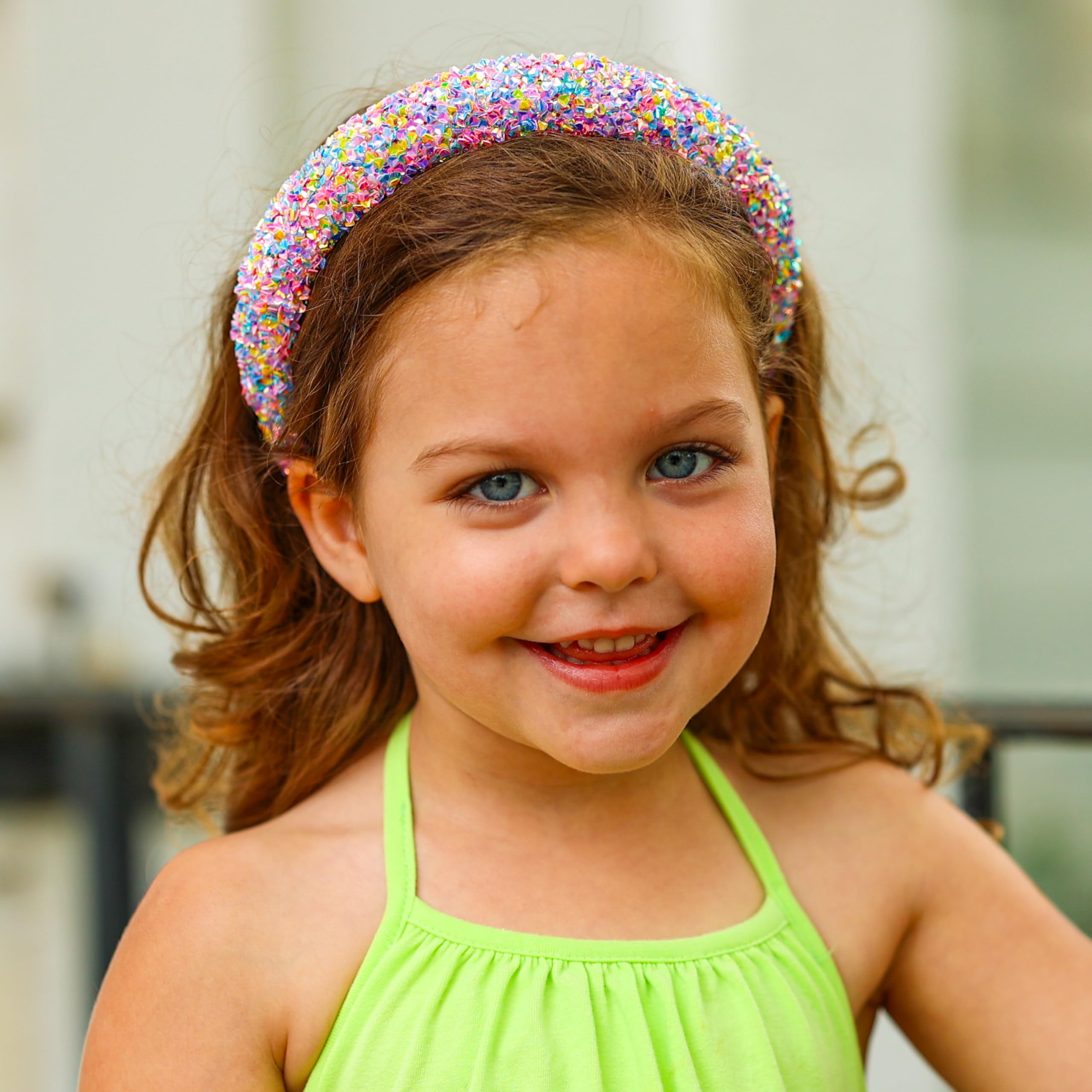 FROG SAC Non-Slip Design keeps hair back during school and play.