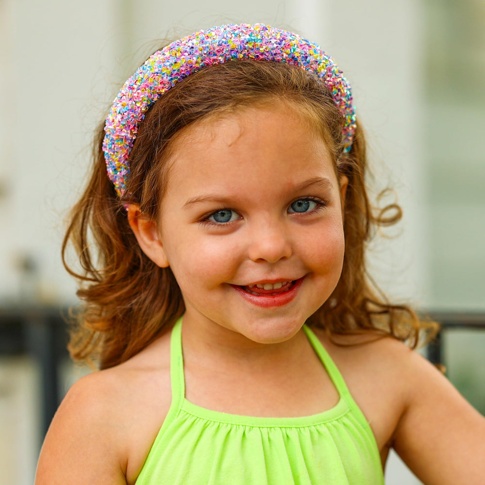 FROG SAC Non-Slip Design keeps hair back during school and play.