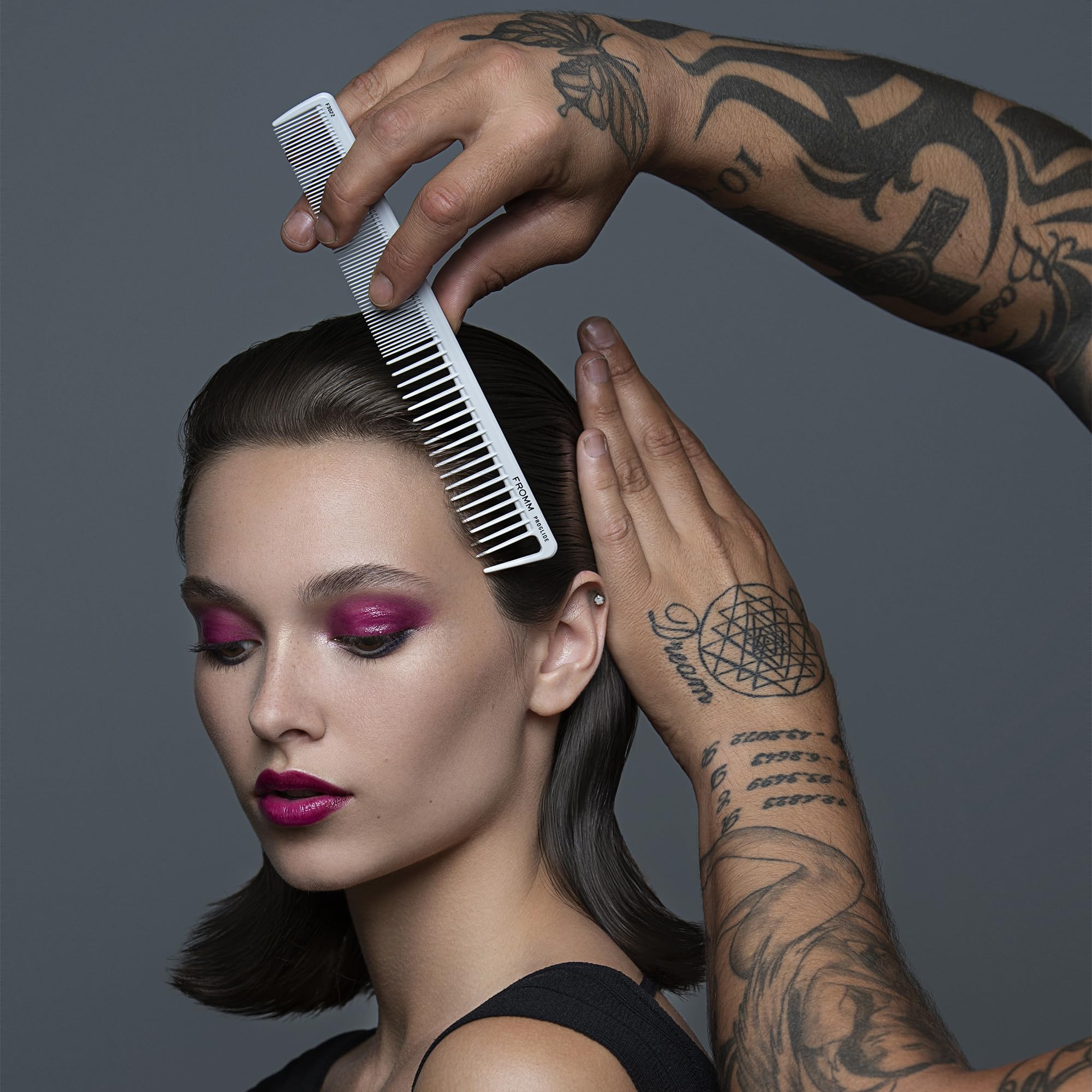 Fromm F3022 ProGlide ceramic-infused design demonstrates anti-static behavior and heat resistance.