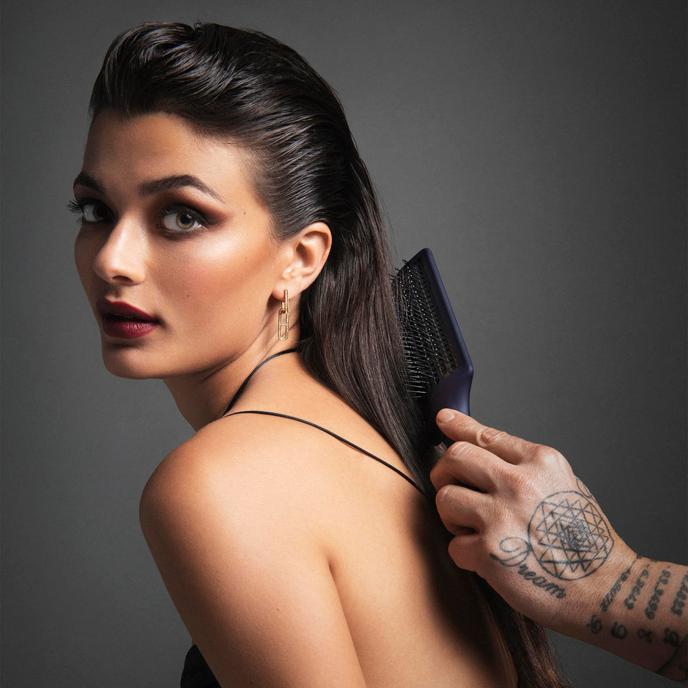 Fromm Intuition anti-static paddle reduces frizz and flyaways
