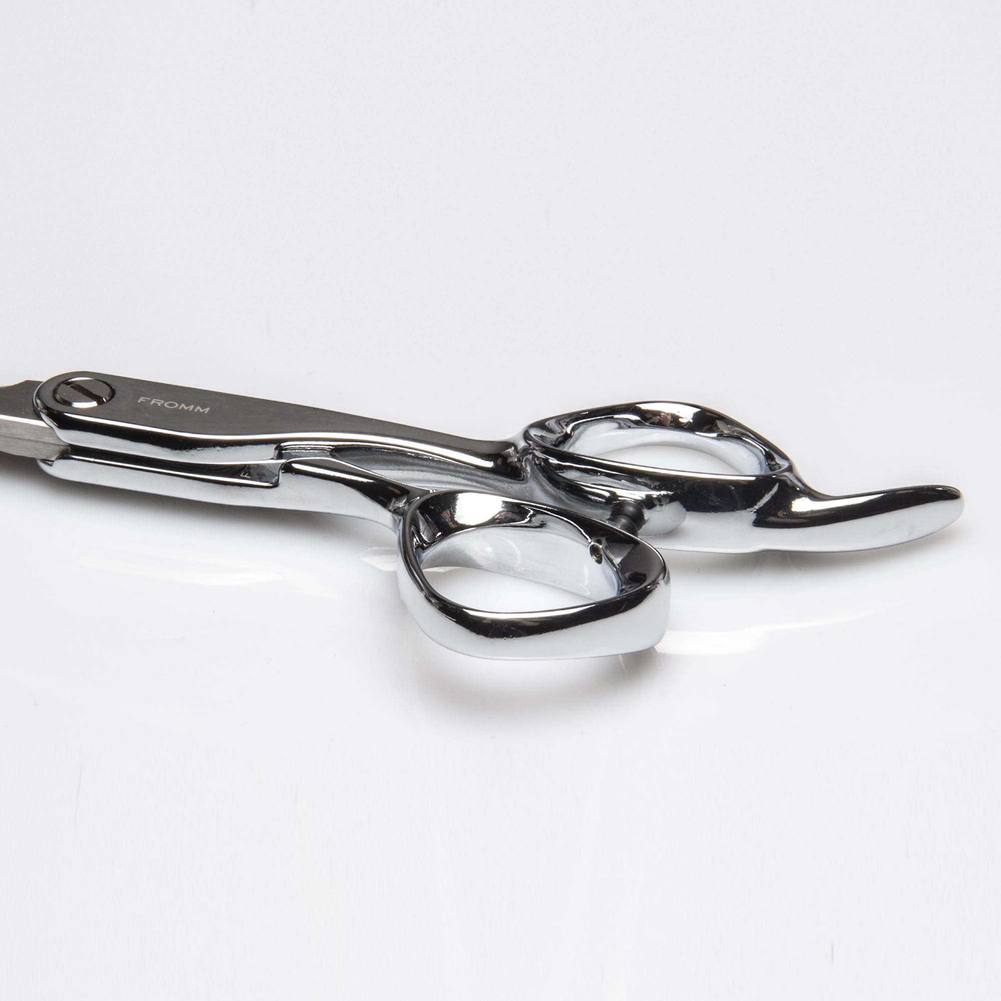 Fromm Explore wet and dry use close-up illustrating versatile performance