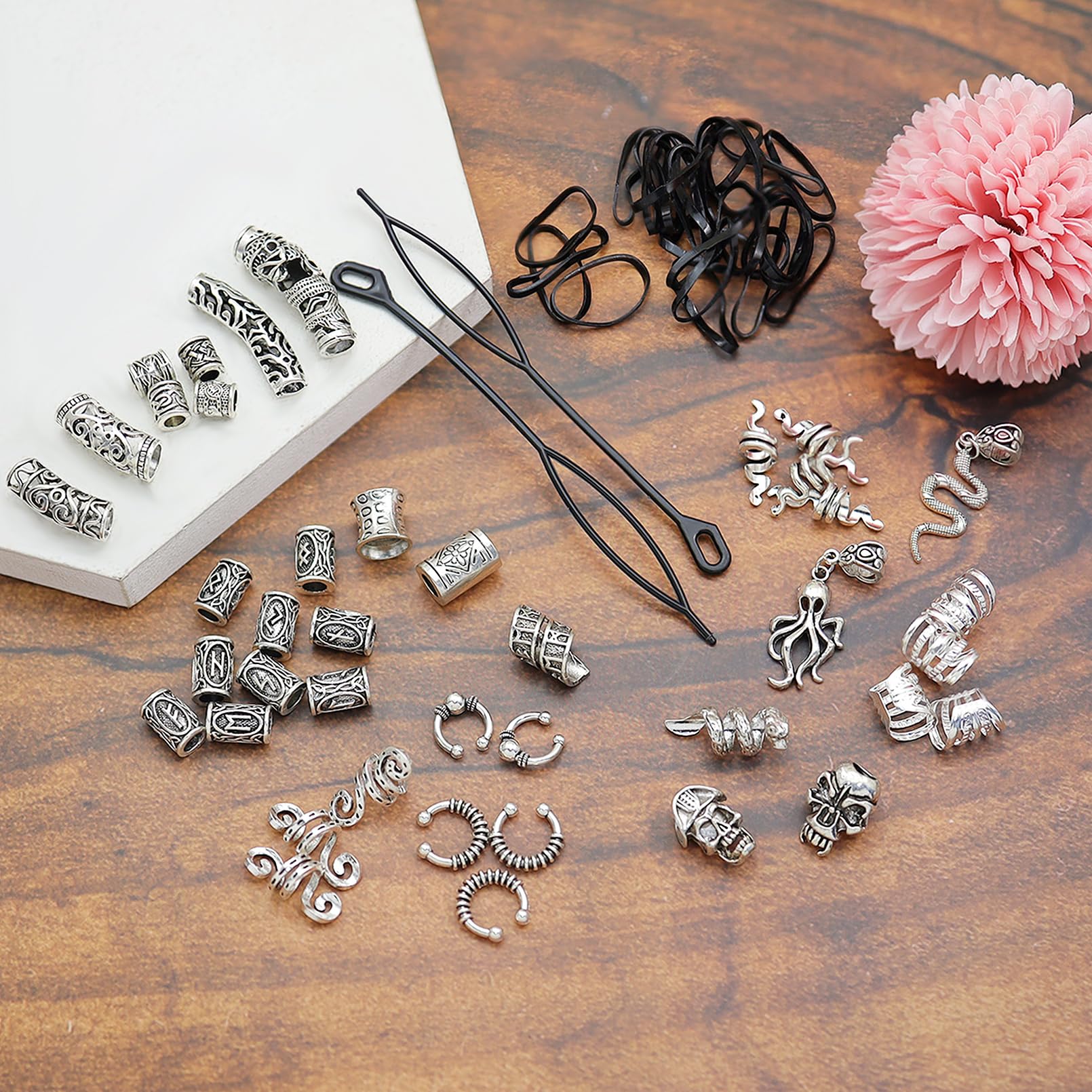 Fscwlmon Viking storage box helps keep beads and clips organized.