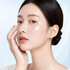 Fstudant 6D hyaluronic acid hydration image suggests instant plumpness and lasting moisture.