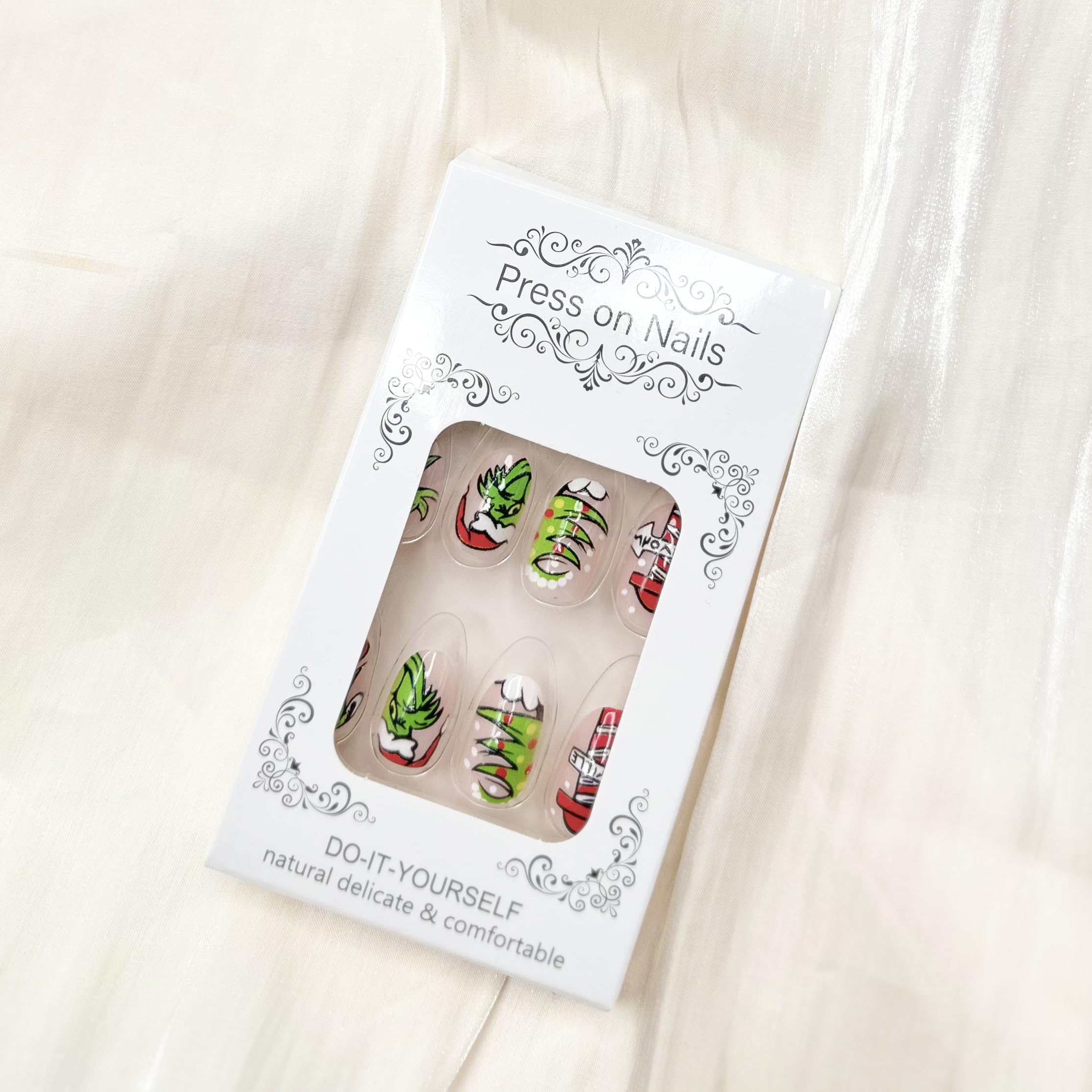 FUKIDOG 24-piece nail set supports versatile looks for festive occasions