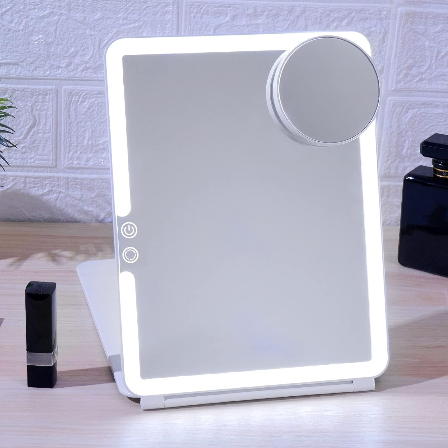 FUNTOUCH 10 x 7.5 inch mirror offers ample viewing area.