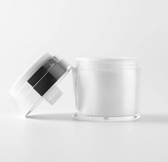 Furnido airless-pump-jar-white-lid with UV-diffusing liner protecting cosmetics.