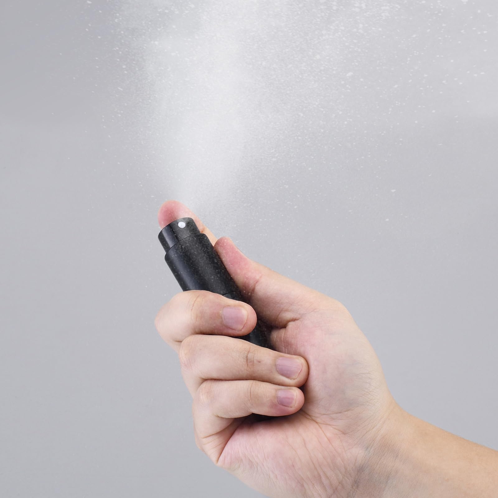Fusupak twist-up design atomizer delivers a fine mist for even distribution.