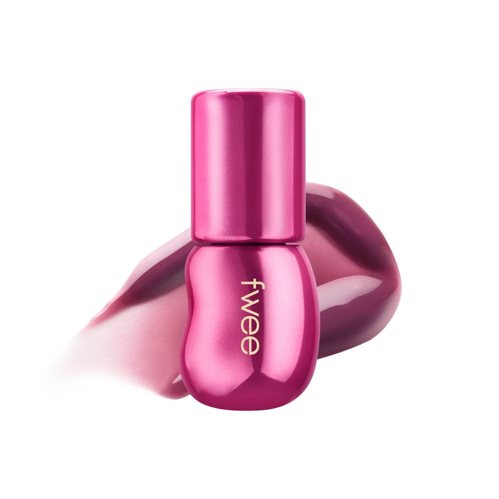 fwee 3D Voluming Gloss application close-up shows instant fullness and shine.