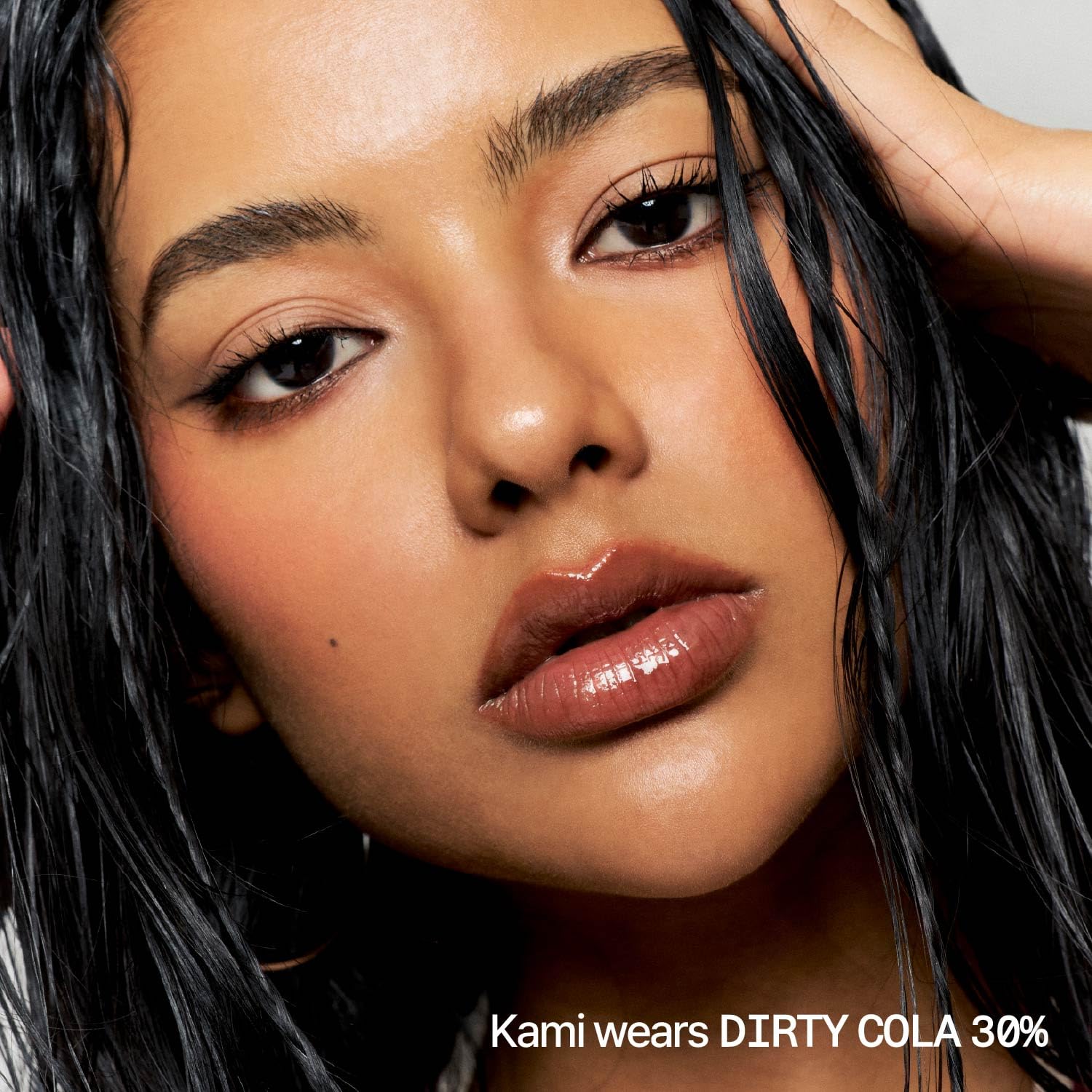 Fwee 3D Voluming Gloss gel texture visible on lips for long-lasting hydration