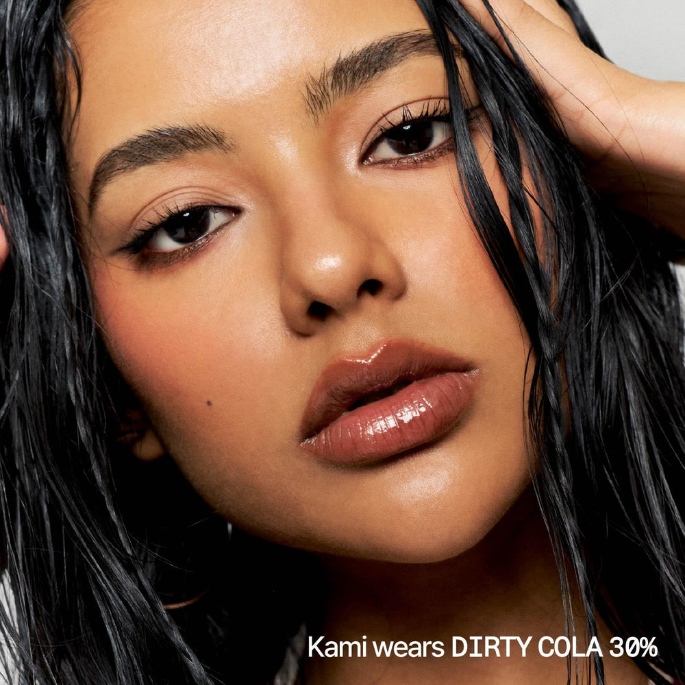 Fwee 3D Voluming Gloss gel texture visible on lips for long-lasting hydration