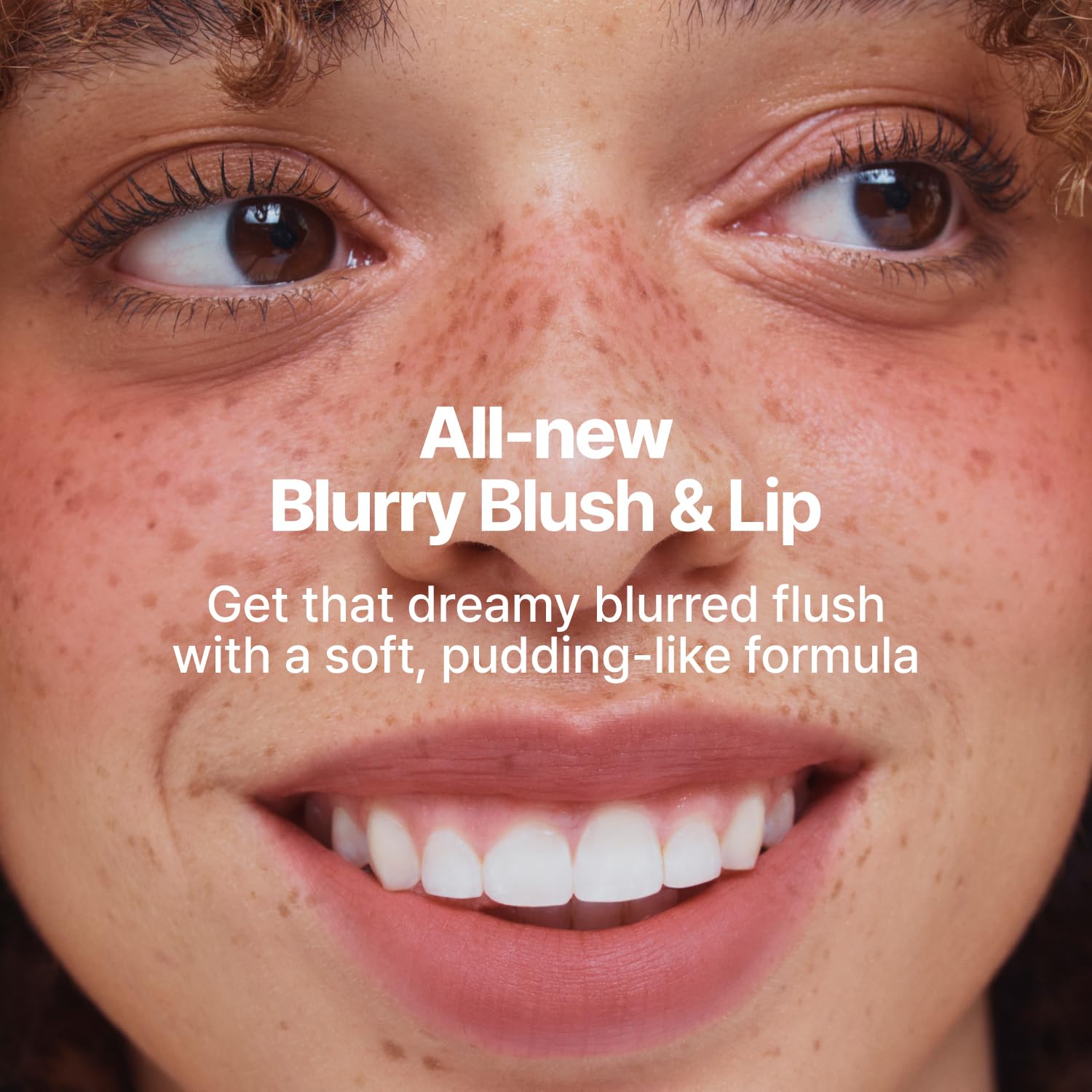 fwee Blurry Pudding Pot texture closeup reveals pudding-like cream that blends smoothly.