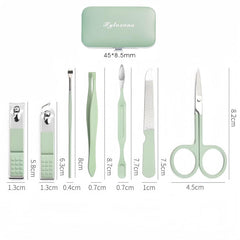 Fylozonu diagonal nail clipper close-up highlights precise cutting and durable blades.