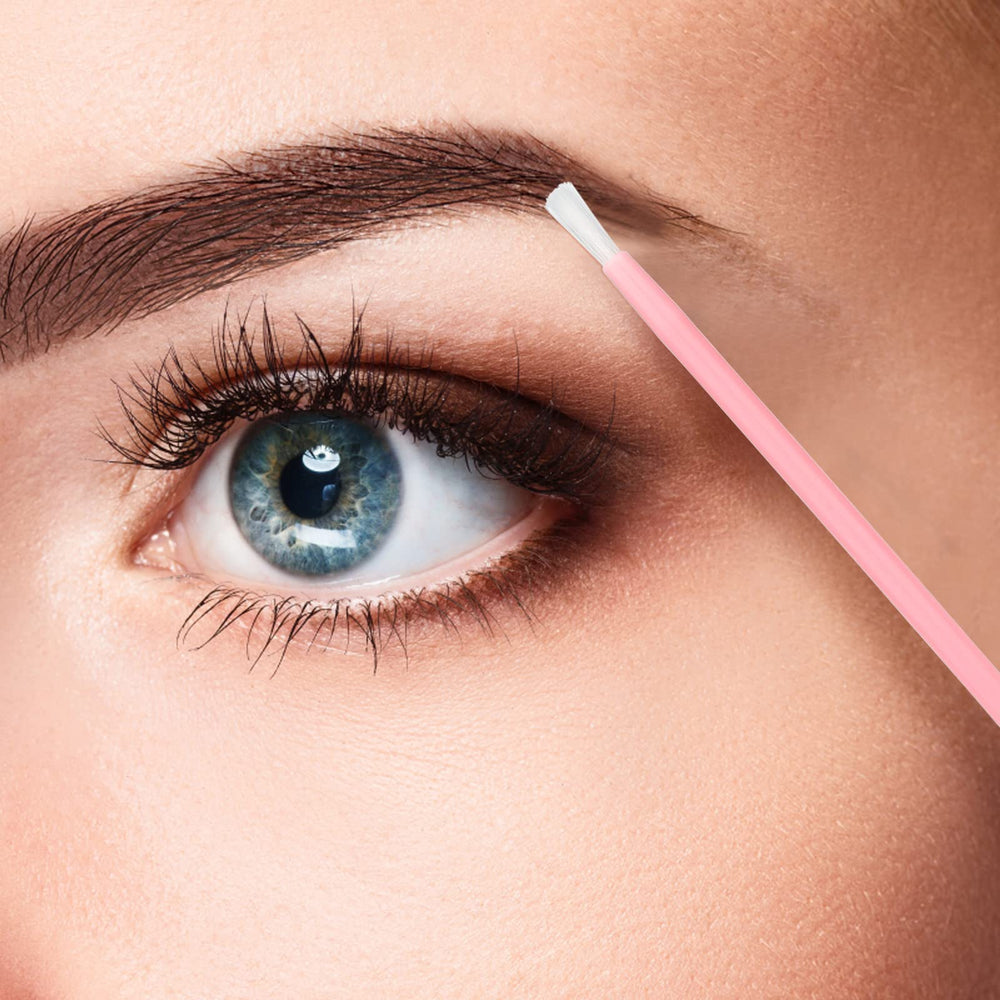 G2PLUS 1 cm nylon bristles glide gently for comfortable lip makeup