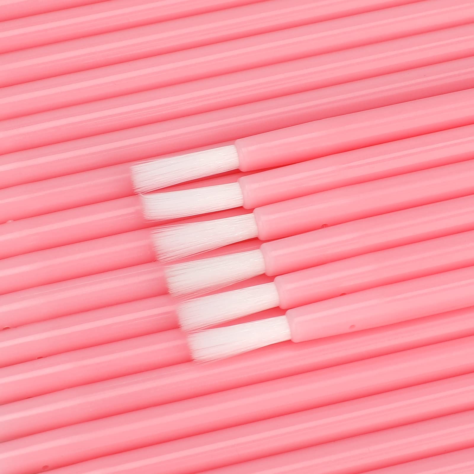G2PLUS lip brush with 9 cm handle for precise lip contouring