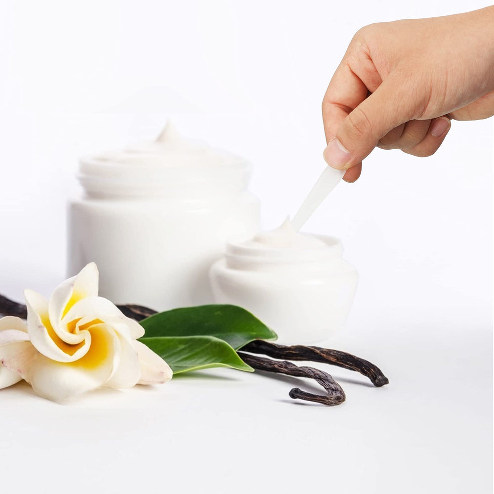 G2PLUS salon-use spatula for professional beauty samples.