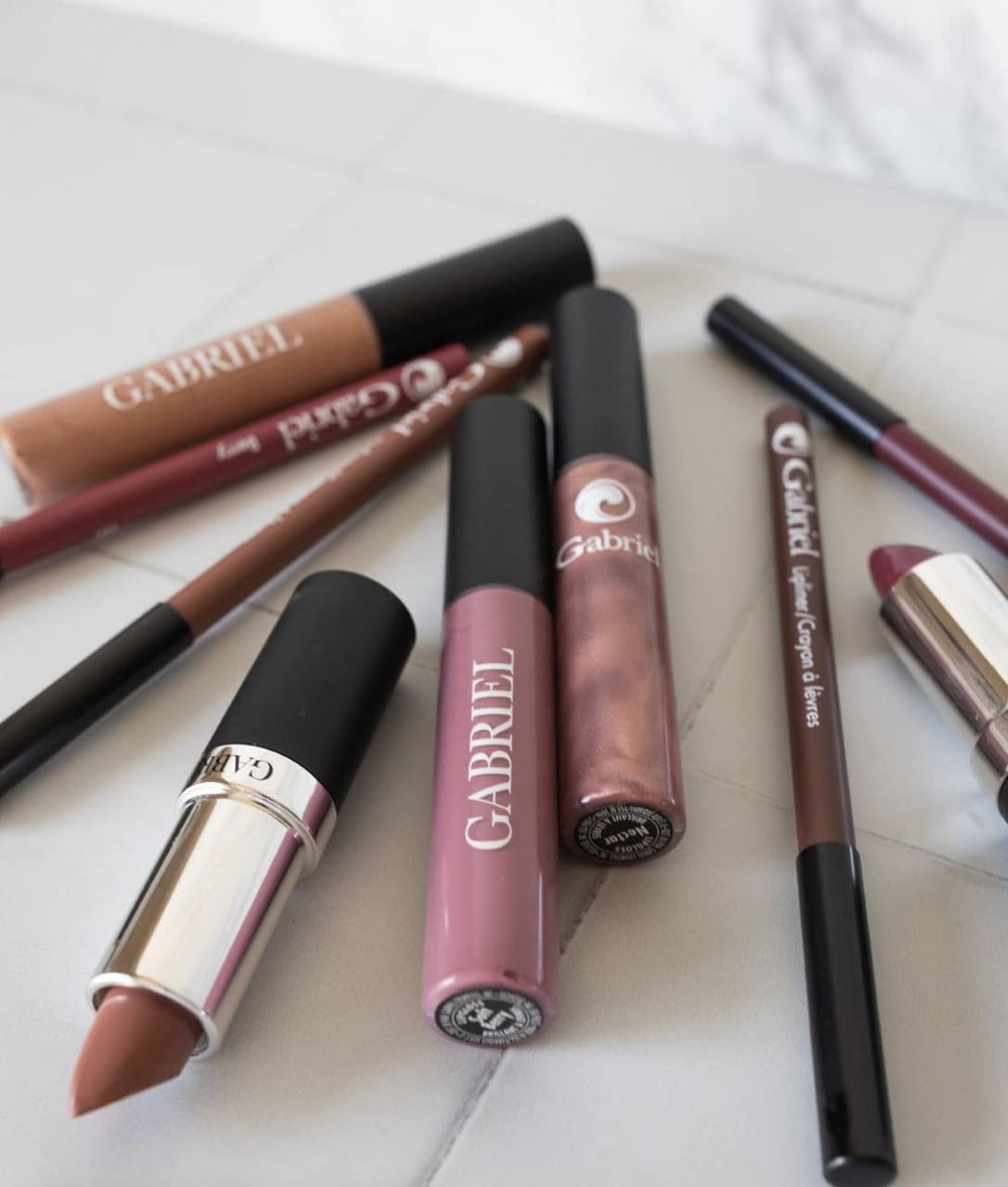 Gabriel Cosmetics Classic Lip Liner Berry outline in action shows defined lip shape.