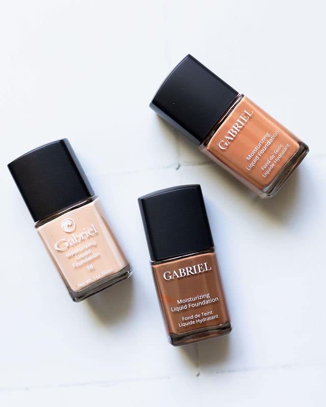 Gabriel Cosmetics wide swatch shows shade adaptability for natural beige tone