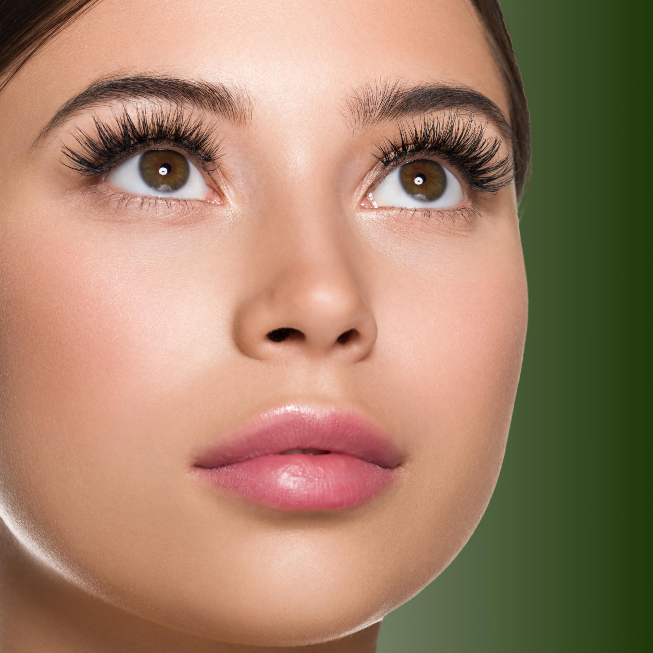 GAJACO mascara-tube design enables mess-free daily lash care.