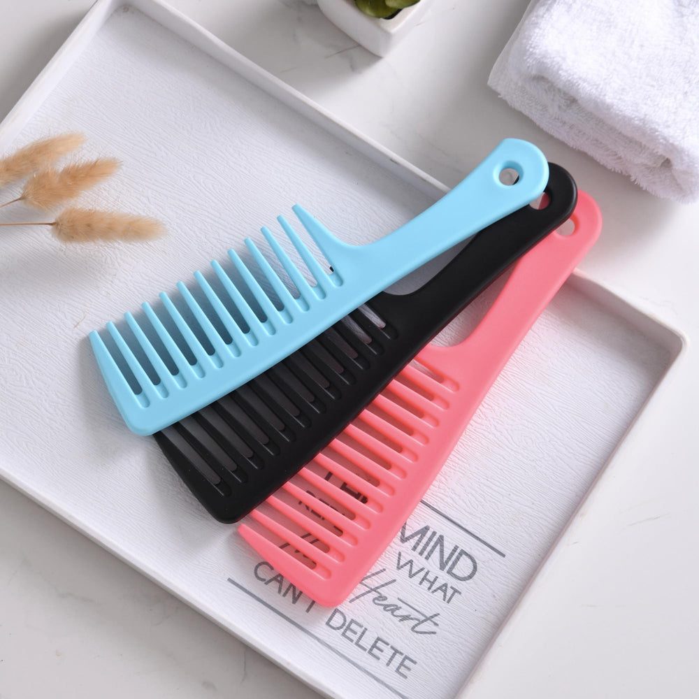 GAONSWOE wide tooth comb for wet hair detangles gently.