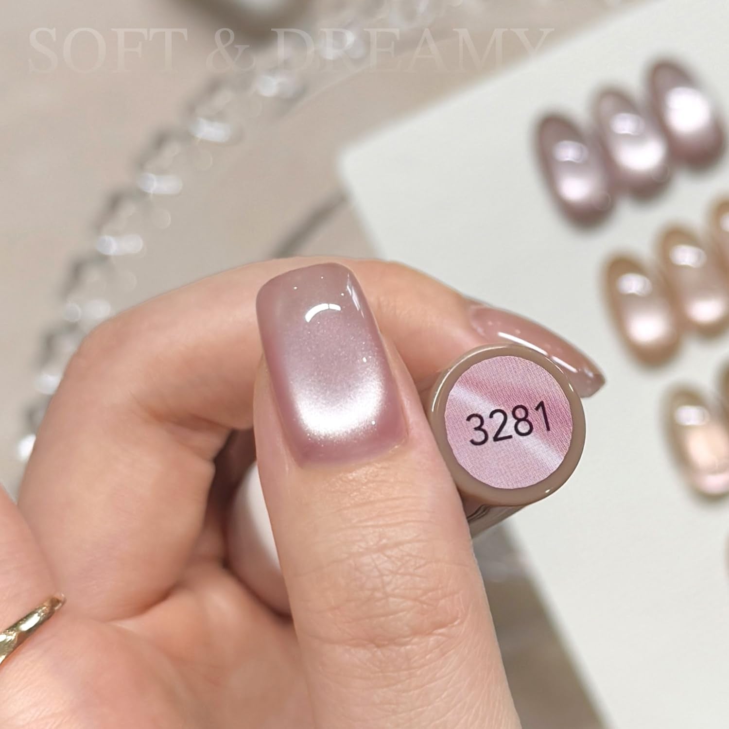 GAOY cat eye magnet application demonstrates magnetic shimmer at home