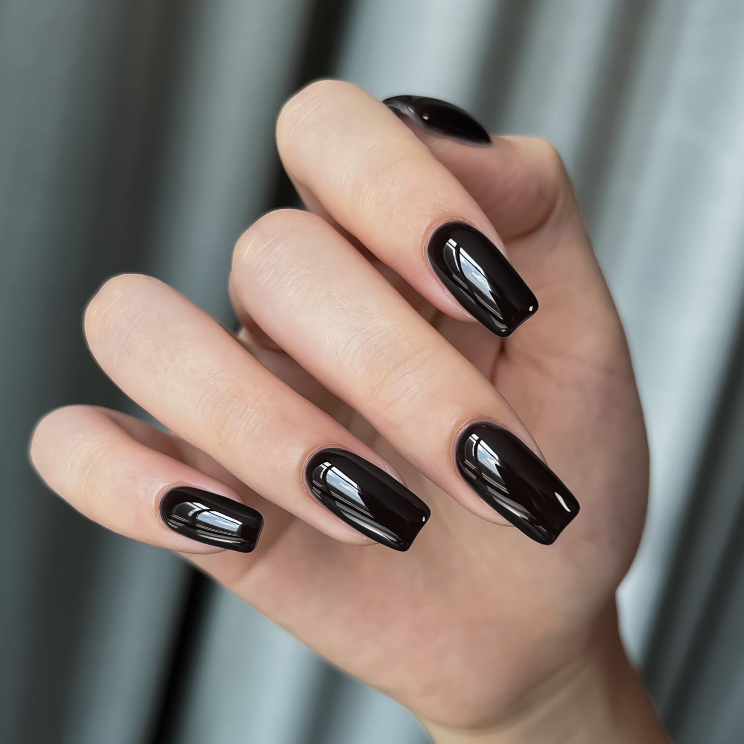 GAOY flat brush head promotes precise edge control for neat, professional-looking nails
