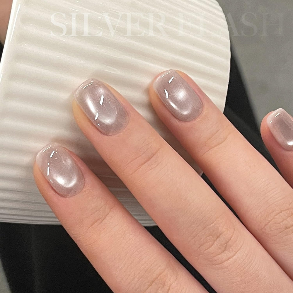 GAOY Jelly Silver Cat Eye gel polish warms in winter to ease thickness during use.