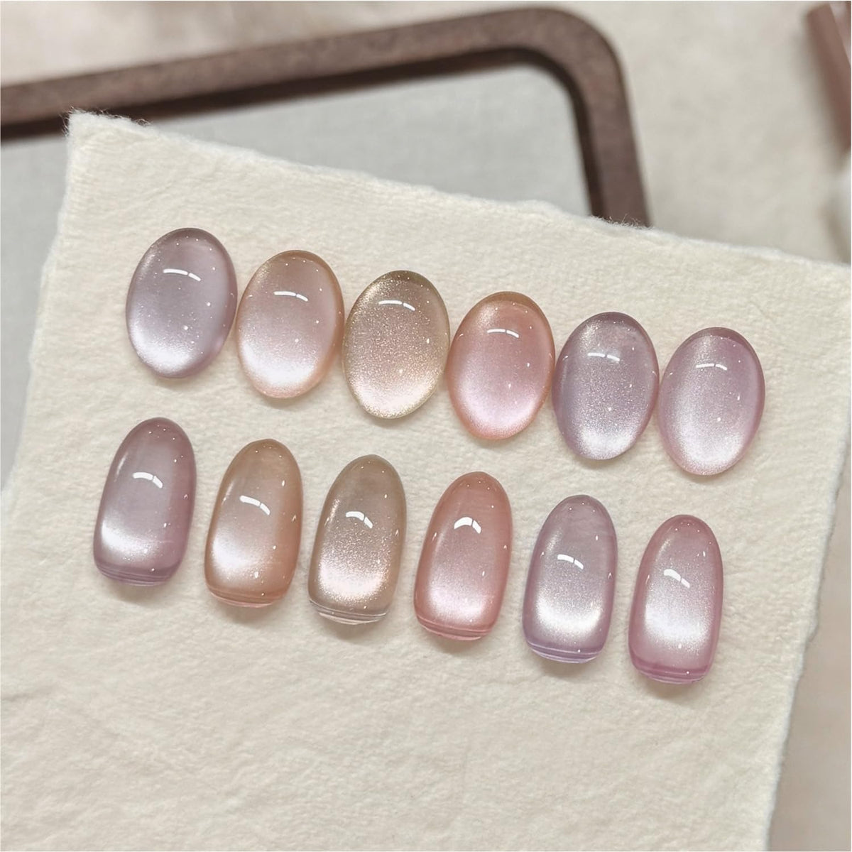GAOY Peach Blossom Cat Eye Gel Polish bottle with glitter cat-eye effect for chic nails