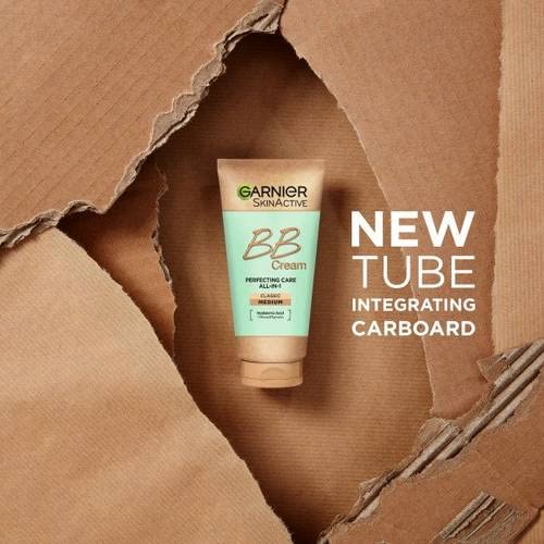 Garnier BB Cream fingers applying for even coverage.