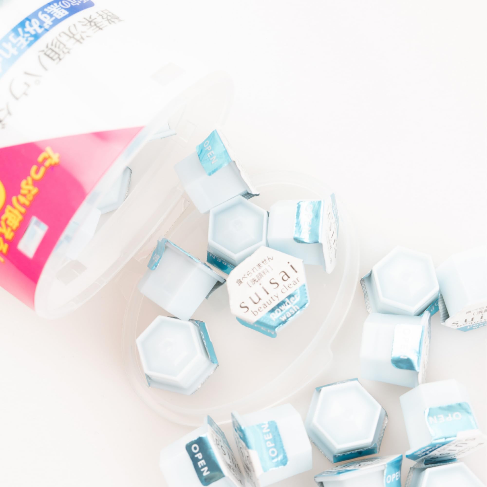 Kane-bo Sui-sai Beauty Clear Powder Face Wash two-pack set emphasizes value and convenience.