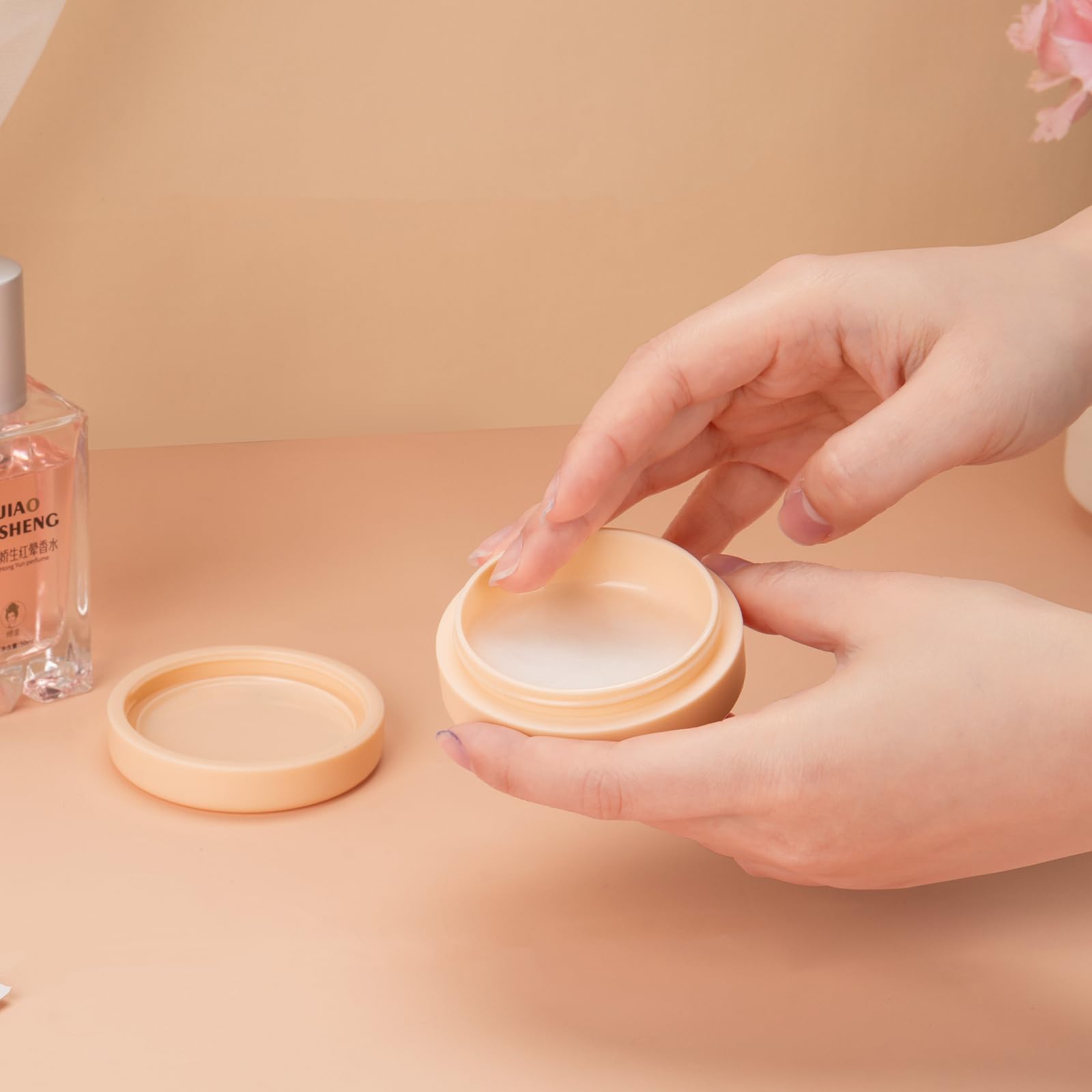 Gemice 1oz size fits airline limits and fits in carry-on pockets.