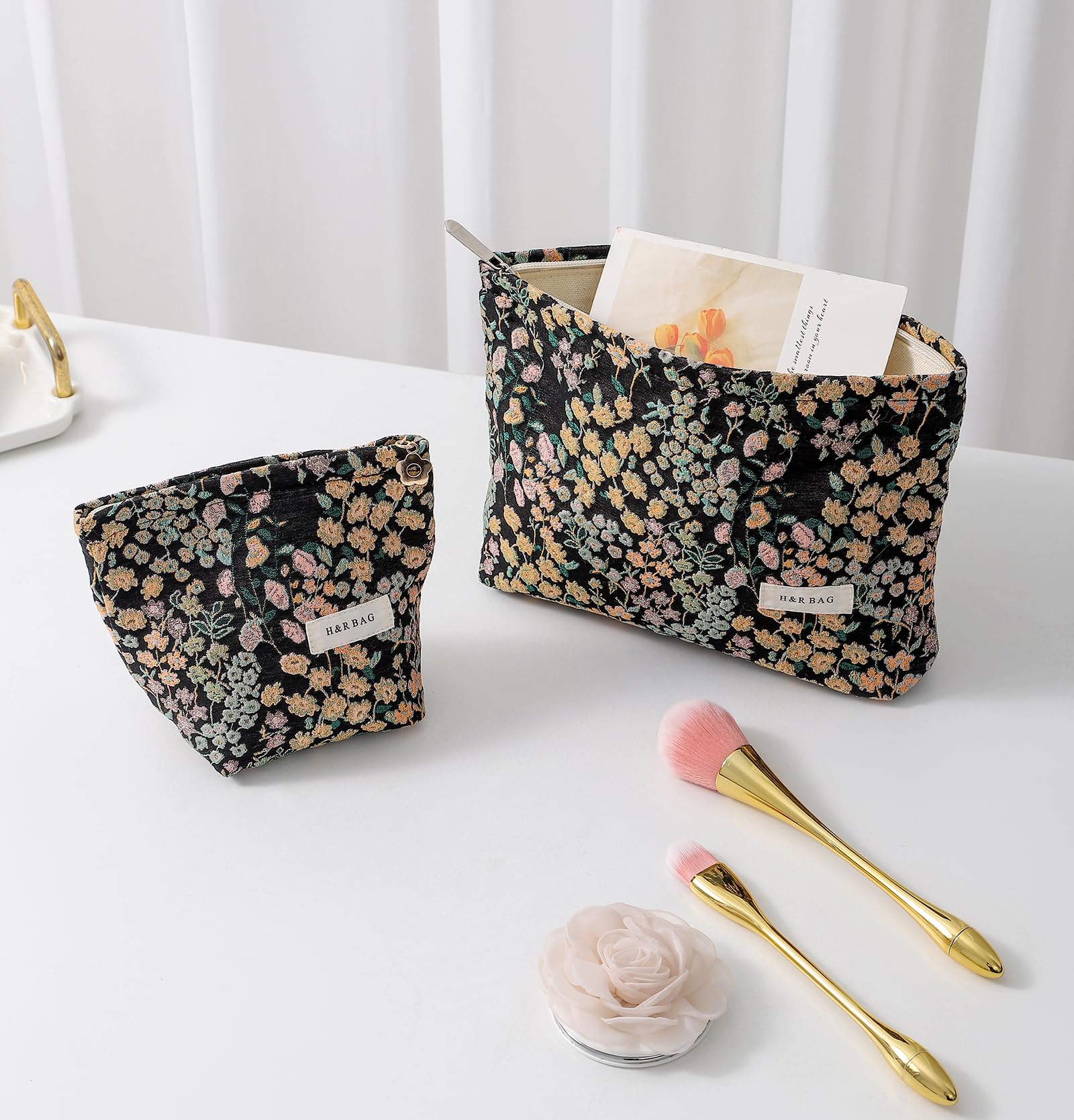 Getgto gift-ready makeup bags ideal for birthdays and holidays.