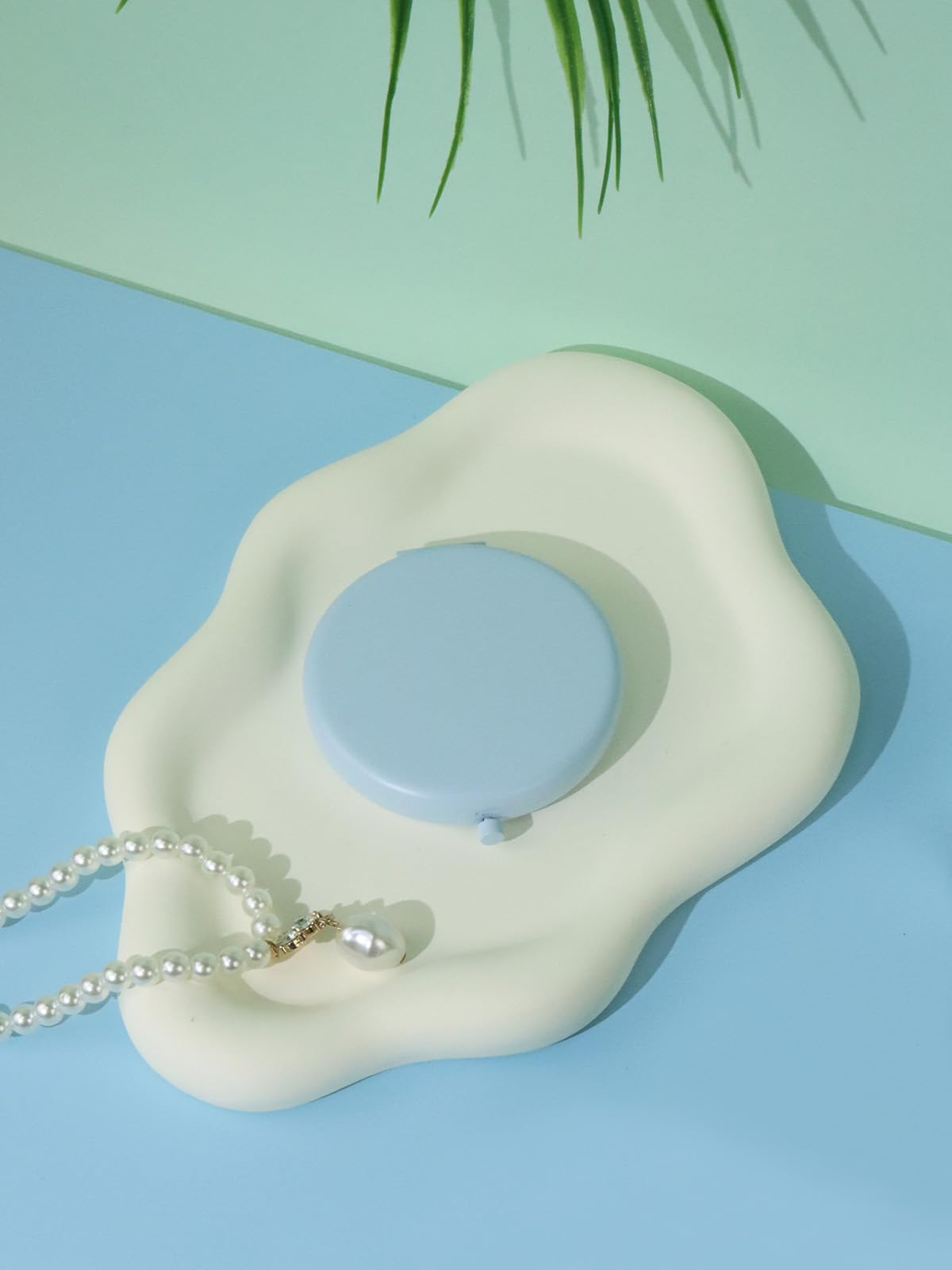 Getinbulk compact mirror gift-ready packaging with vibrant hues.