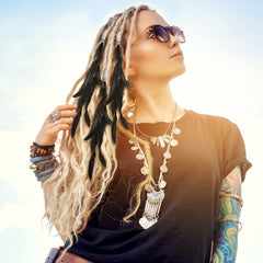 Geyoga clip-in hair feathers 12pcs pack closeup shows color variety